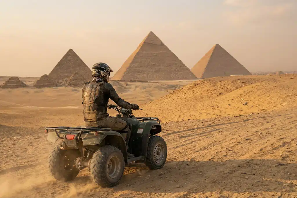 Avventura in ATV nel deserto di Giza con vista panoramica sulle Piramidi