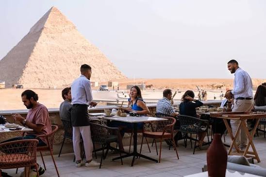 Pranzo con vista sulle Piramidi di Giza