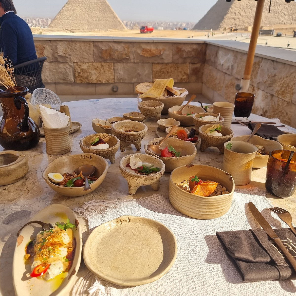 Esperienza pranzo davanti alle Piramidi di Giza
